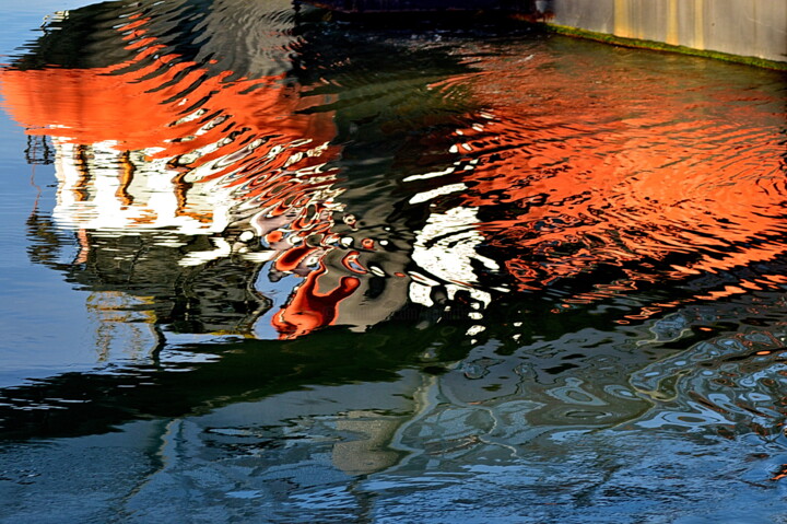 Photographie intitulée "reflets de bateau" par Aquartistiq, Œuvre d'art originale, Photographie numérique