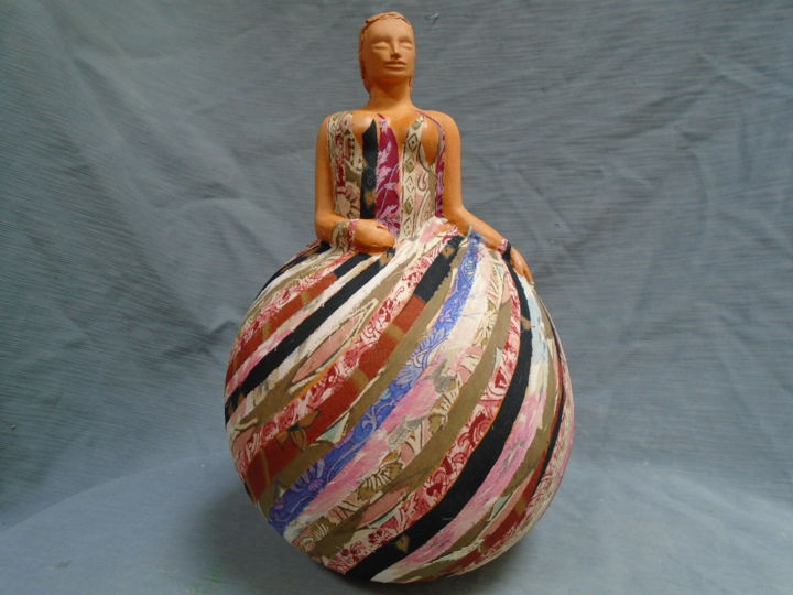 Sculpture titled "Femme sphère terre…" by Marie Ruiz, Original Artwork, Ceramics