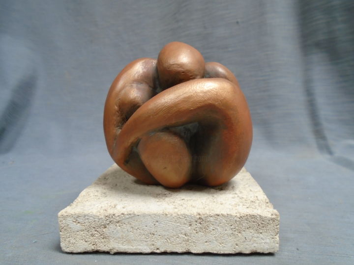 Sculpture titled "Femme boule stylisé…" by Marie Ruiz, Original Artwork, Ceramics