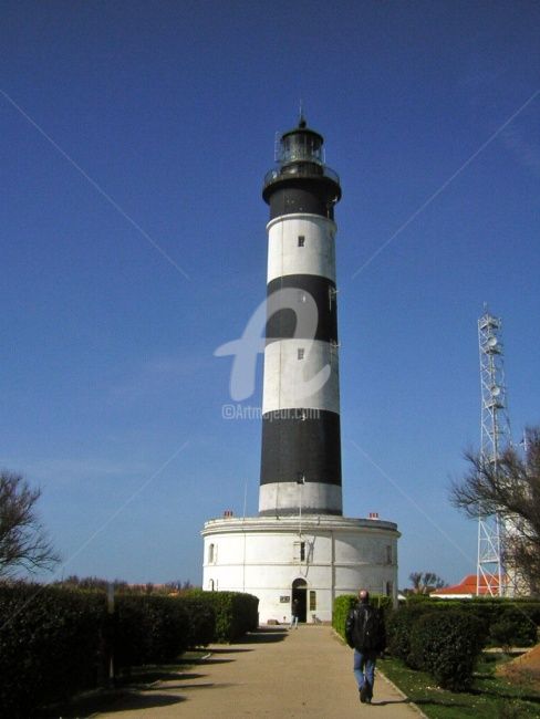 Photographie intitulée "Phare de Chassiron" par Arc En Ciel De Marie, Œuvre d'art originale