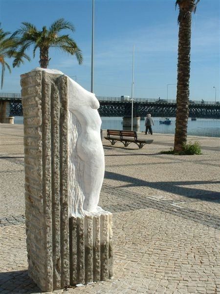 Escultura intitulada "anjo de mulher" por Arlindo Arez, Obras de arte originais, Pedra