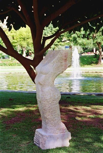 Sculpture titled "diva" by Arlindo Arez, Original Artwork, Stone