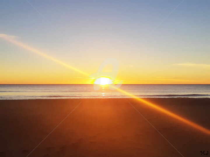 Photographie intitulée "Lever de soleil écl…" par Armajay, Œuvre d'art originale, Photographie numérique