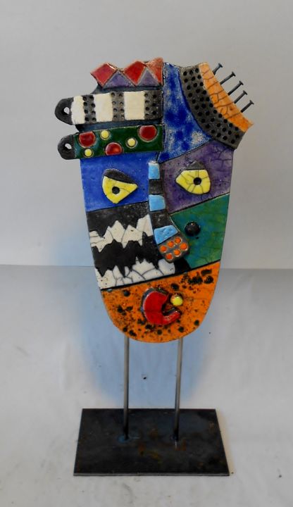 Sculpture intitulée "Masque multicolore…" par Armelle Colombier, Œuvre d'art originale, Céramique