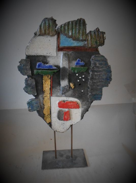 Sculpture intitulée "masque or" par Armelle Colombier, Œuvre d'art originale, Céramique