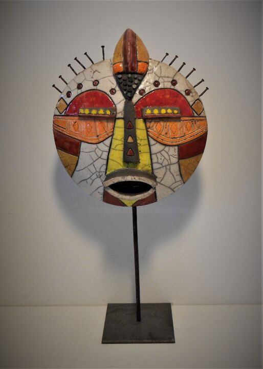 Escultura intitulada "Masque Rond" por Armelle Colombier, Obras de arte originais, Cerâmica