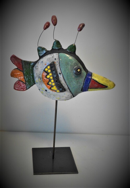 Sculptuur getiteld "poisson longue bouc…" door Armelle Colombier, Origineel Kunstwerk, Keramiek