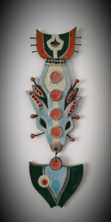 Scultura intitolato "Totem poisson vert" da Armelle Colombier, Opera d'arte originale, Ceramica