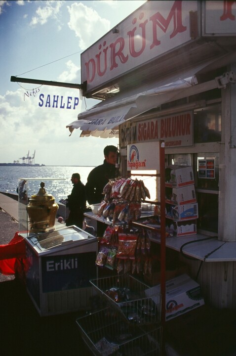 Fotografia intitulada "Salhep in Istanbul" por Arnaud Dubois, Obras de arte originais, Fotografia de filme