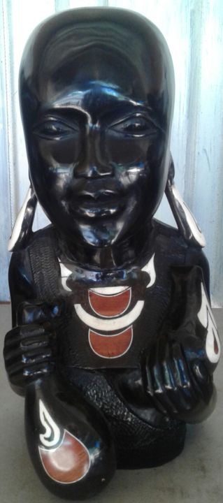Escultura intitulada "African man1.jpg" por Helder Zunguene, Obras de arte originais, Madeira