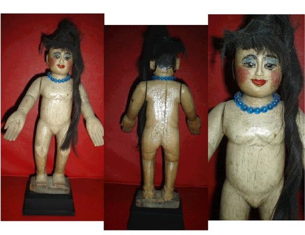 Skulptur mit dem Titel "Wooden Doll" von Art Deco Chiangmai Thailand Odyaiphsaal Etch, Original-Kunstwerk