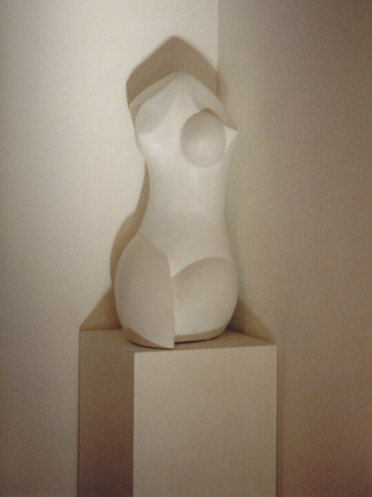 Sculpture titled "Sitzender Torso" by Jana Linn, Original Artwork, Polymer clay