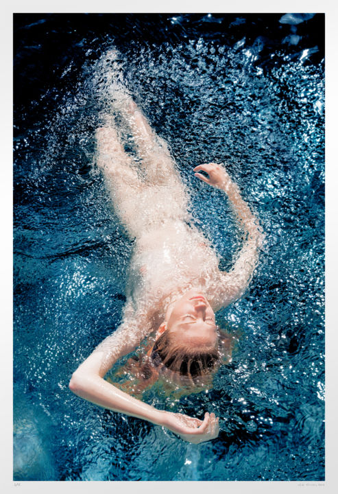 Fotografie mit dem Titel "Ava Backstroke 3/15" von A K Nicholas, Original-Kunstwerk, Manipulierte Fotografie