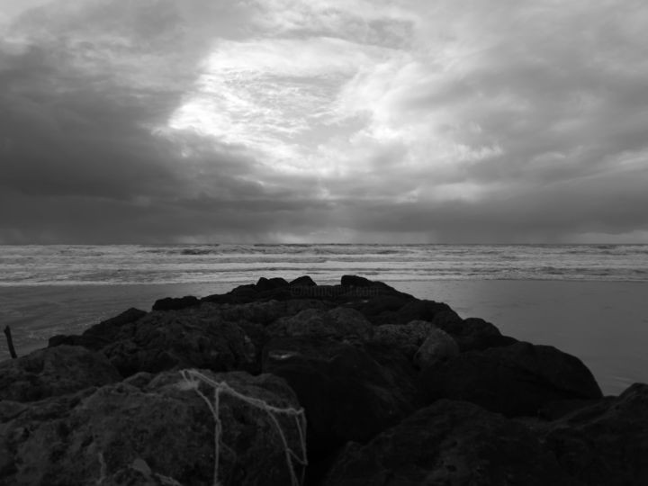 Photographie intitulée "Bout de la digue" par Ludovic Cussigh, Œuvre d'art originale, Photographie numérique