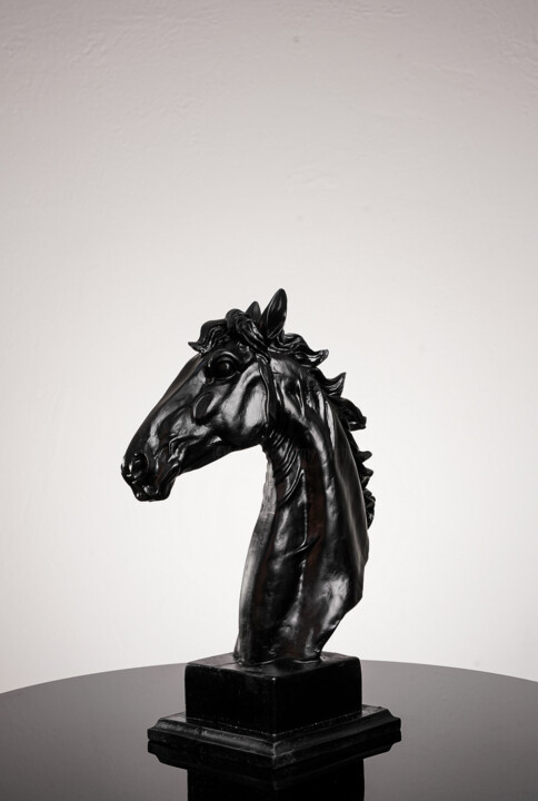 Sculpture intitulée "Dark Horse Handmade…" par Dervis Yusuf Akdemir, Œuvre d'art originale, Résine