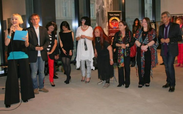 Tera-Vienna Finissage im stilwerk
Maria Mazakarini Liebe Ella - danke für die netten Fotos und für deine Teilnahme ander Tera-ViennART Auststelllung im stilwerk Wien mit deinen großartigen Werken! Danke an alle KünstlerInnen fürs Mitmachen, es war ein aufregender, interesssanter Monat mit 3 tollen Events in einer collen location!Dnake auch an das Management des stilwerks Wien und das Team rund um Karin Witasek für die gute Kooperation! Ich freu mich schon auf unsere nächste Tera-ViennART Vernissage!!!
30. Juni um 09:46 · Gefällt mir