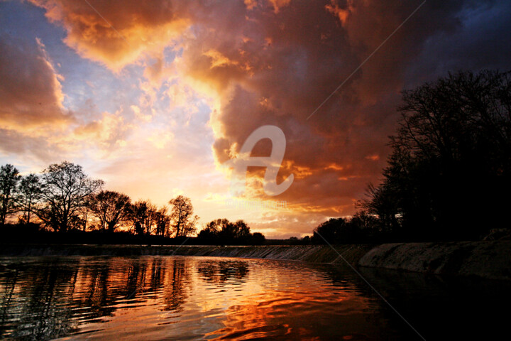 Photographie intitulée "Crépuscule sur le V…" par Artenseo, Œuvre d'art originale, Photographie numérique