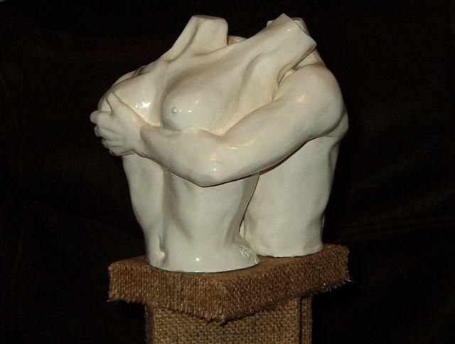 Escultura titulada "Abrazo" por Silvia Alicia Mahlmann, Obra de arte original