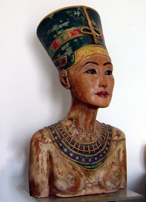 Sculpture titled "Nefertiti" by Antonio Cassio Zangarini, Original Artwork, Terra cotta