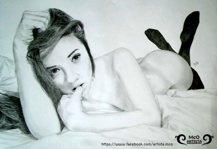 Drawing titled "Inocencia y sensual…" by Mco Artista, Original Artwork, Charcoal