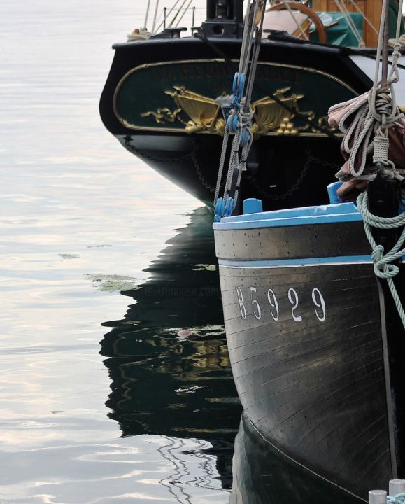 Photographie intitulée "bateaux-brest-port-…" par Michel Stephan, Œuvre d'art originale,