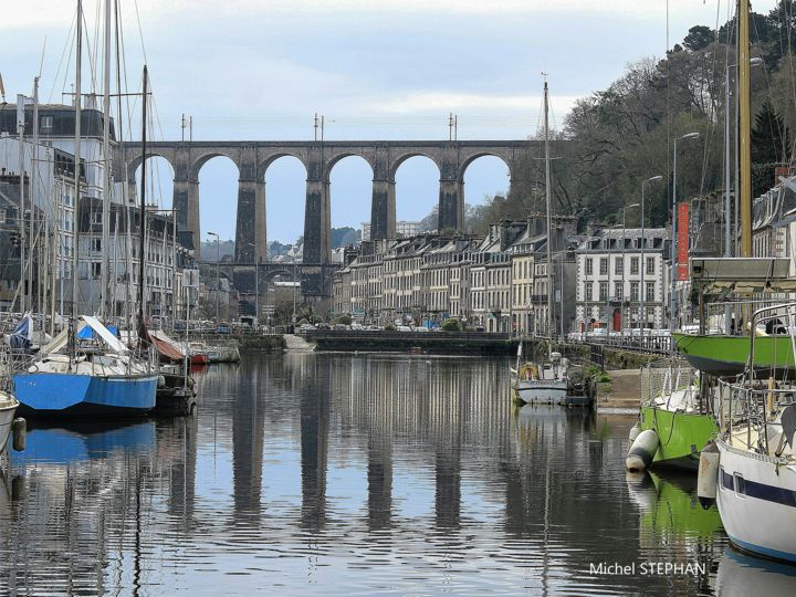 Photographie intitulée "Pont et port de Mor…" par Michel Stephan, Œuvre d'art originale, Photographie numérique