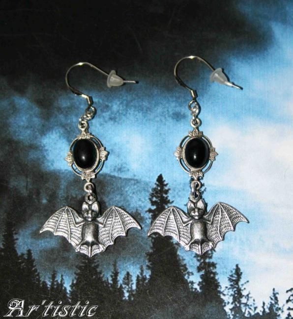 Artcraft titled "Boucles d'oreilles" by Ar'Tistic, Original Artwork, Jewelry