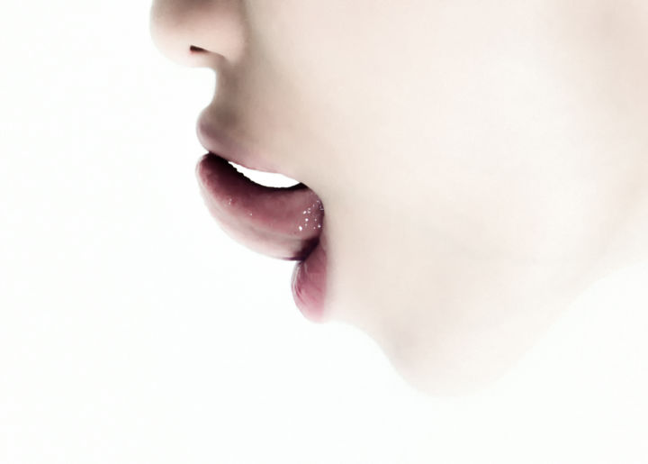 Photographie intitulée "Tongue" par Anna Sowinska, Œuvre d'art originale, Photographie numérique