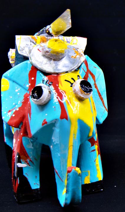 Sculpture titled "Elephant bleu" by Tess, Original Artwork, Resin