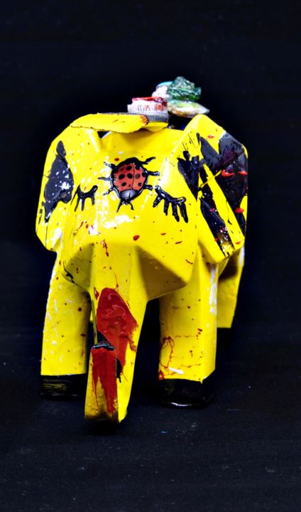 Rzeźba zatytułowany „Elephant jaune” autorstwa Tess, Oryginalna praca, Terakota