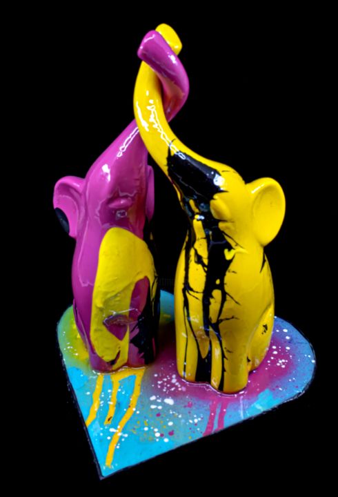 Sculpture intitulée "Elephants d'Amour" par Tess, Œuvre d'art originale, Résine