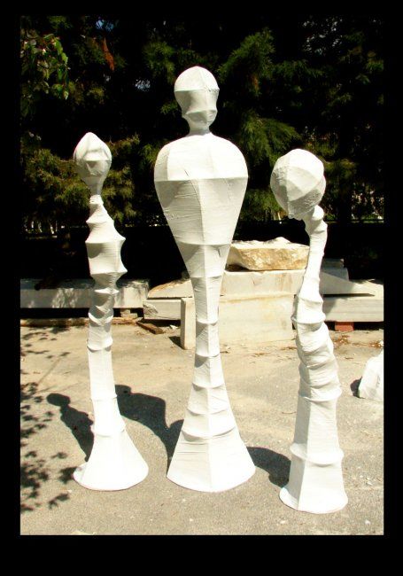 Sculptuur getiteld "up" door Ayhan Mutlu, Origineel Kunstwerk, Mixed Media