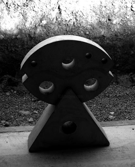 Sculpture titled "03 béton" by Lucien Azam, Original Artwork