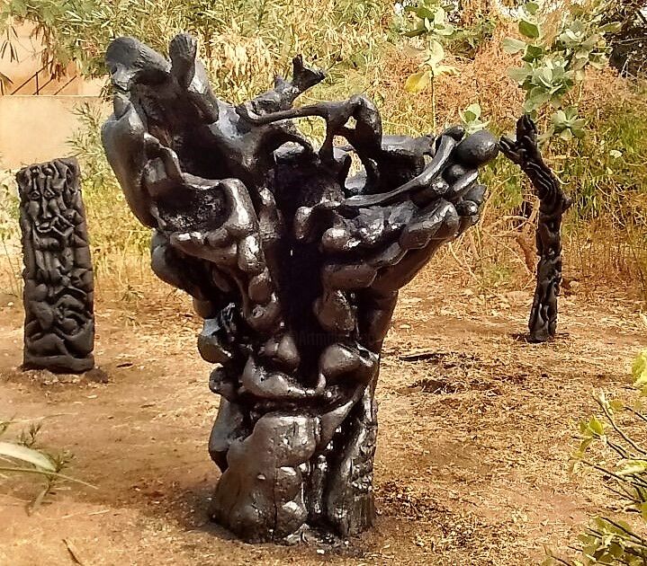 Sculptuur getiteld "phphmwh1z.jpg" door Baba Toure, Origineel Kunstwerk, Hout