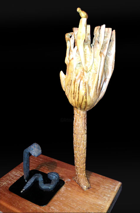 Sculpture titled "sob o espírito de D…" by R Bacchi, Original Artwork, Wood