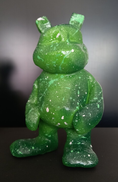 Scultura intitolato "Greenbear" da Baiz Bass, Opera d'arte originale, Argilla