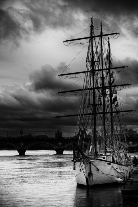 Photographie intitulée "Le voilier" par Olivier Barau, Œuvre d'art originale, Photographie numérique
