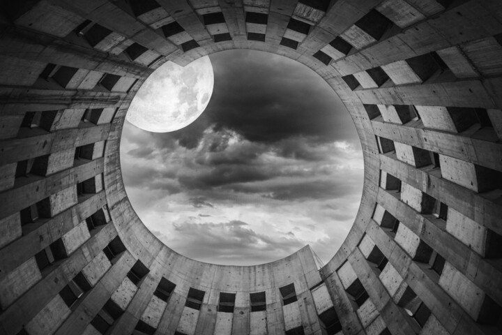 Photography titled "Moon in the city" by Olivier Barau, Original Artwork, Digital Photography