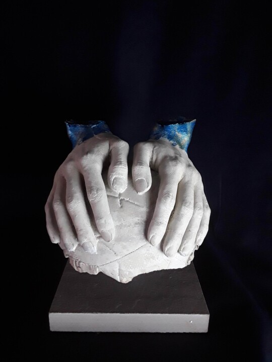 Sculpture titled "Le mani del portier…" by Be Part Of Art, Original Artwork, Concrete