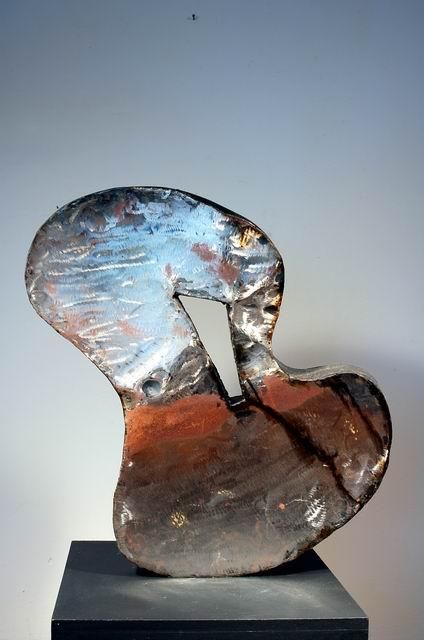 Sculpture titled "Guitar Shape" by Beatriz Galindofernandez, Original Artwork, Metals