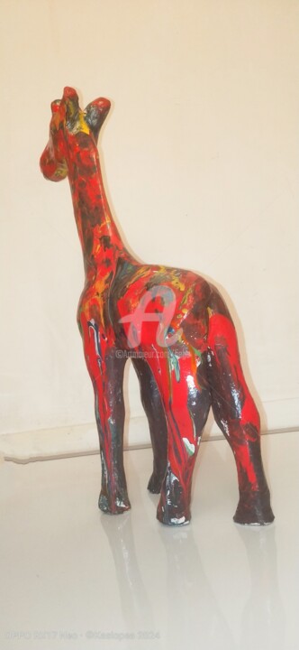 Sculpture titled "La girafe de dos ©" by Bega, Original Artwork, Paper maché