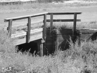 Photographie intitulée "Wood Bridge" par Ben Gonzalez, Œuvre d'art originale