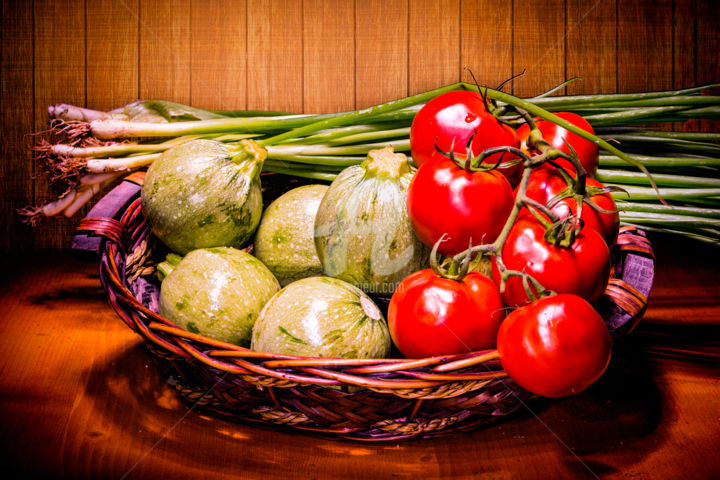 Фотография под названием "basket-with-tomatoe…" - Benjamin, Подлинное произведение искусства, Аналоговая печать