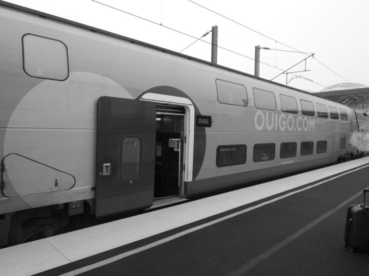 Photography titled "TGV OUIGO PAR BENOI…" by Benoit Berko, Original Artwork, Digital Photography