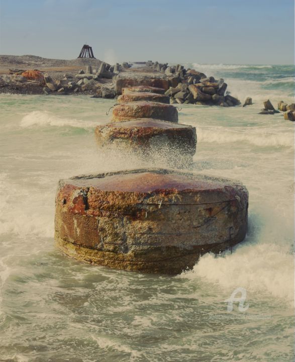 Photographie intitulée "Pillar On Sea" par Benoit Beal (3enoit 3eal), Œuvre d'art originale, Photographie numérique
