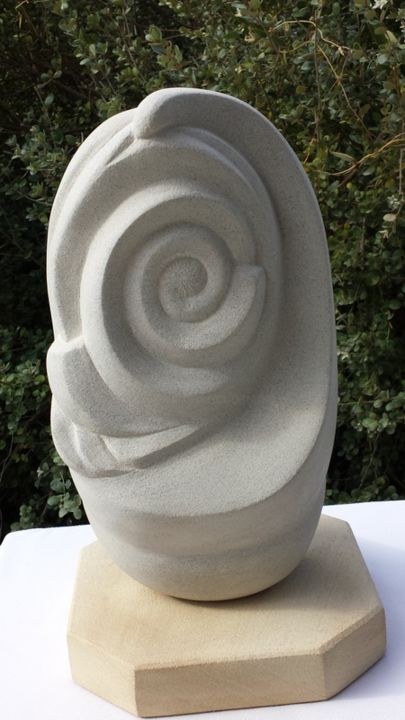 Skulptur mit dem Titel "shadow-lines-front.…" von Berendina De Ruiter, Original-Kunstwerk, Stein