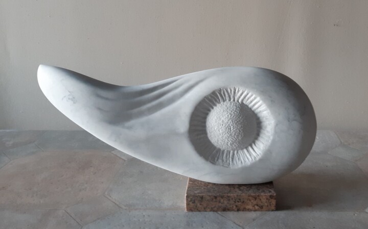 Sculpture titled "Focus and flow" by Berendina De Ruiter, Original Artwork, Stone