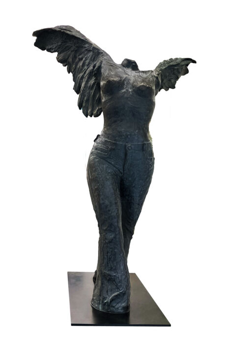 Skulptur mit dem Titel "L’Ange de la  Victo…" von Bérengère Lurand, Original-Kunstwerk, Bronze