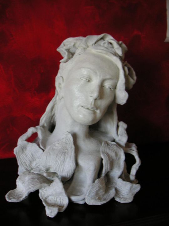 Sculpture titled "marianne1.jpg" by Bernadette De Munter, Original Artwork, Terra cotta