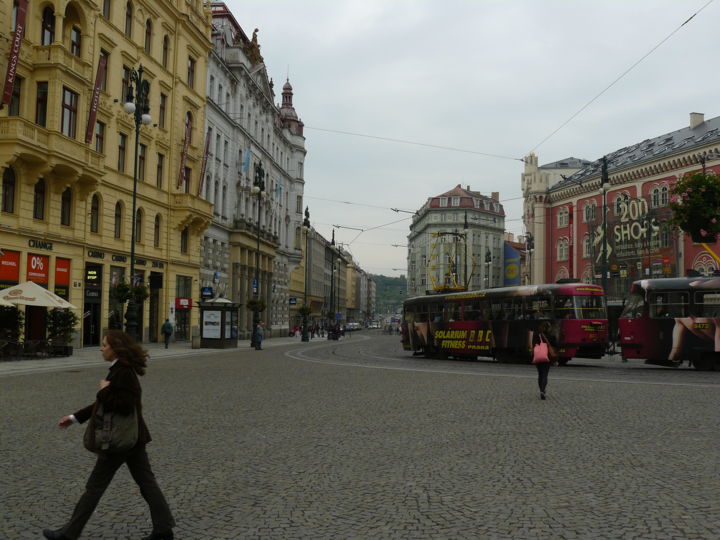 Photographie intitulée "Rues à Prague" par Bernard Dunevon, Œuvre d'art originale